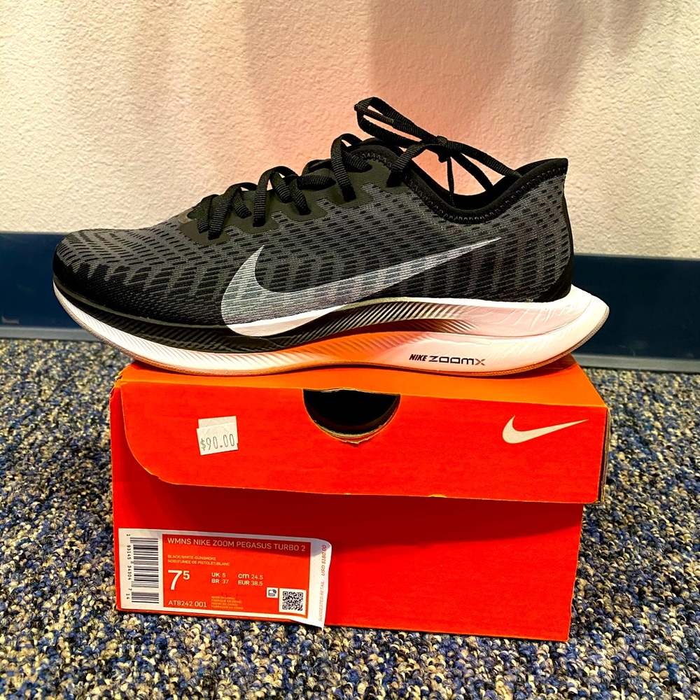 Women’s 7.5 Nike turbo